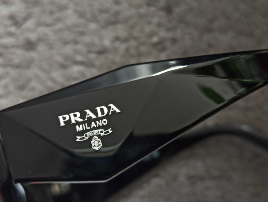 Nowe okulary przeciwsłoneczne Prada 17WS