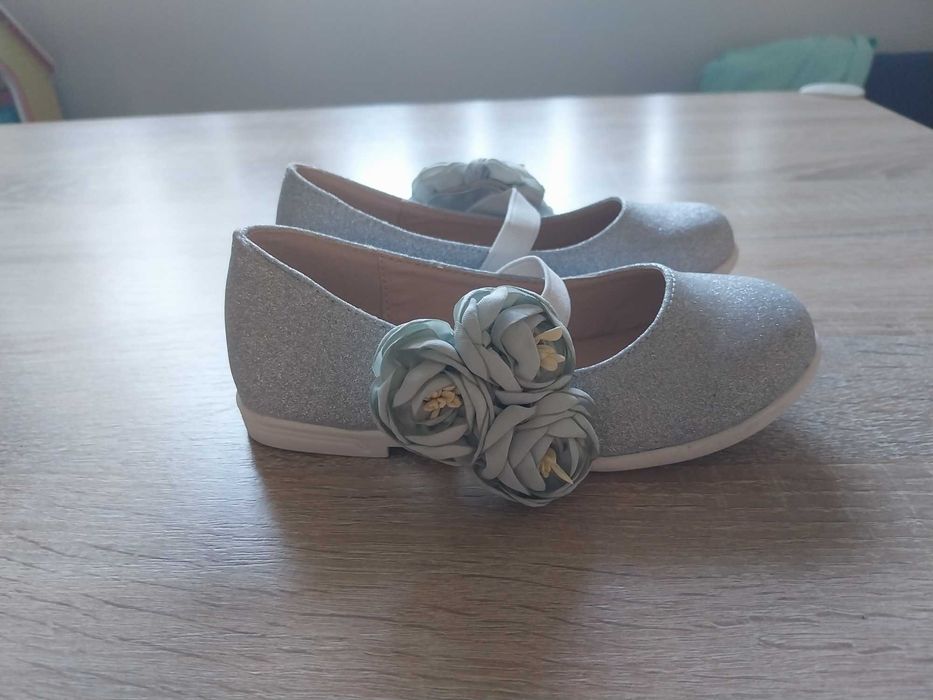 nowe buciki dla dziewczynki