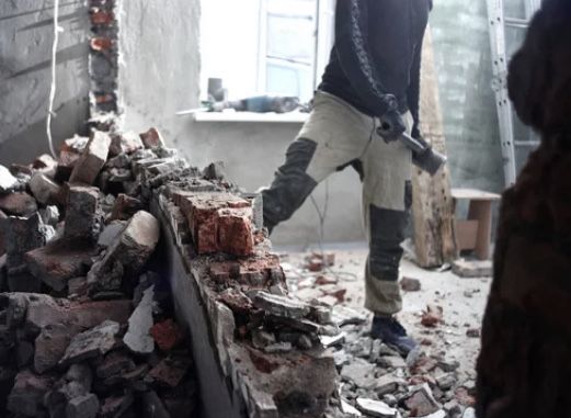 Демонтаж домов , перегородок , стен