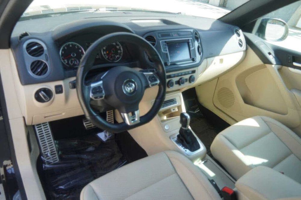 Volkswagen Tiguan      2016