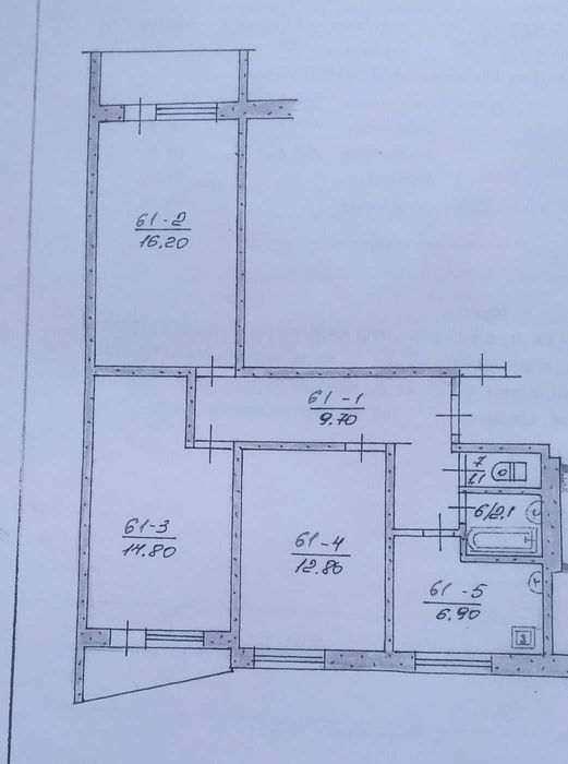 Продам 3  кімнатну квартиру в житловому стані  м. Златопіль