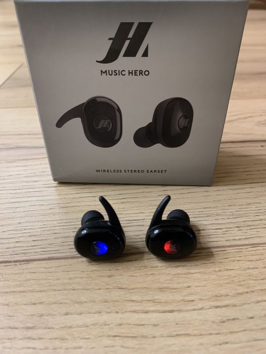 Wireless stereo earset