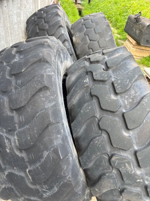 Opony 405/70 R18 8 sztuk CAT Ładowarka