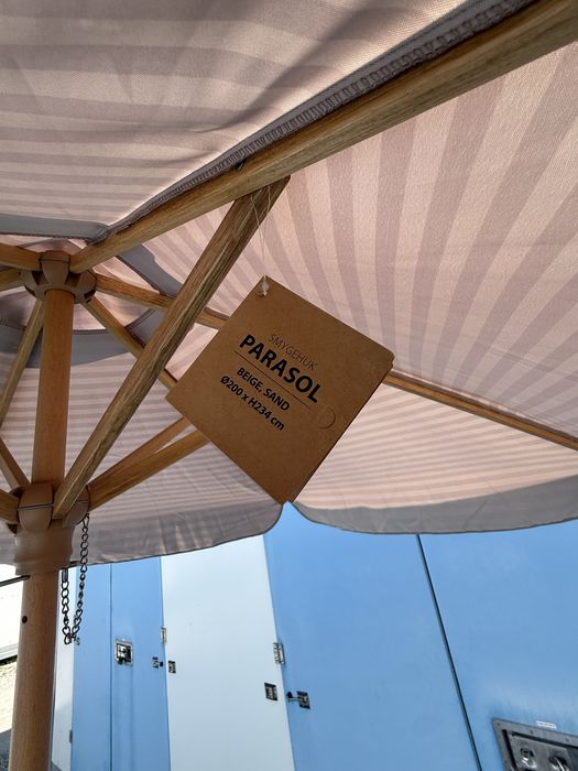 Guarda-Sol Grande com Base de Granito – Como Novo