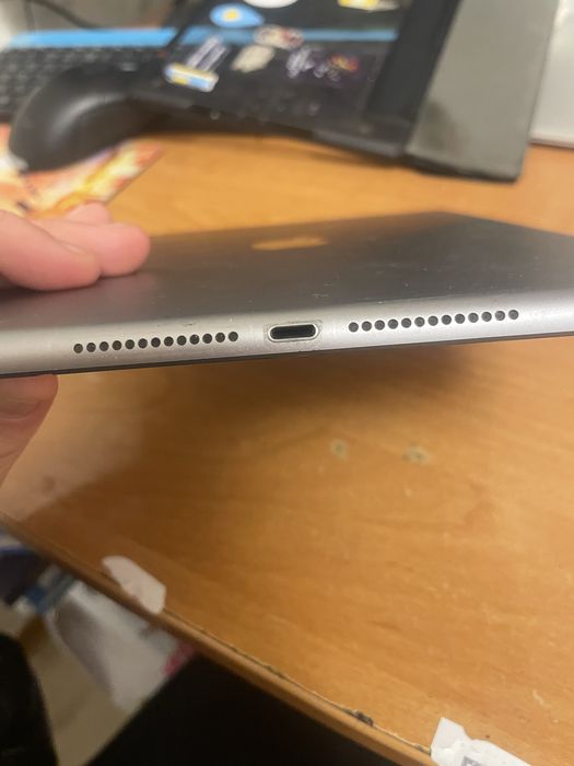 Продам айпад  (6-го поколения).