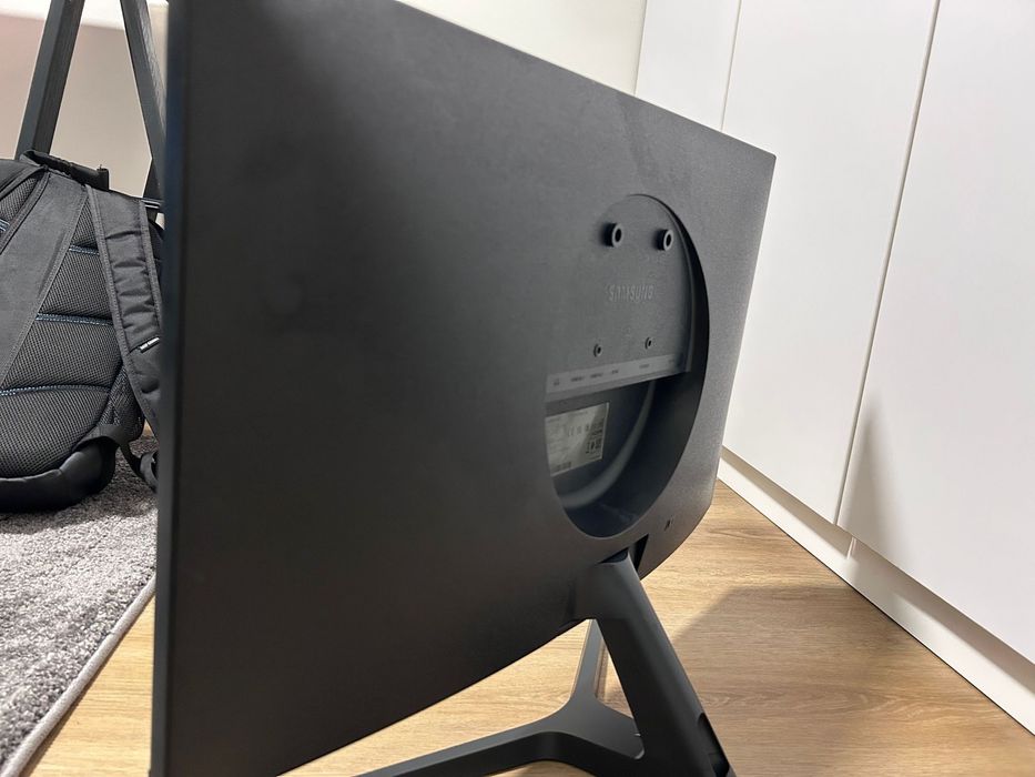 Monitor Samsung 28” 4K UHD IPS (U28R552UQR) – Excelente Estado