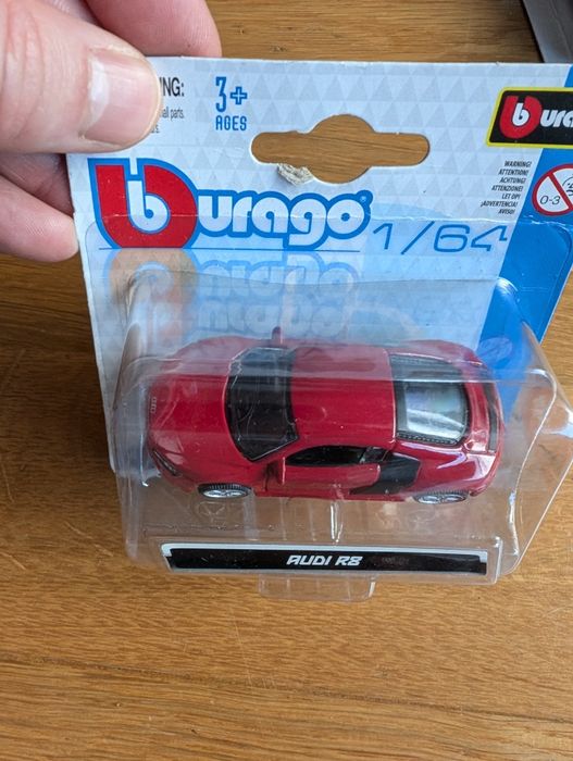 Bburago - 1/64 Audi R8 ou Mitsubishi Lancer Evo