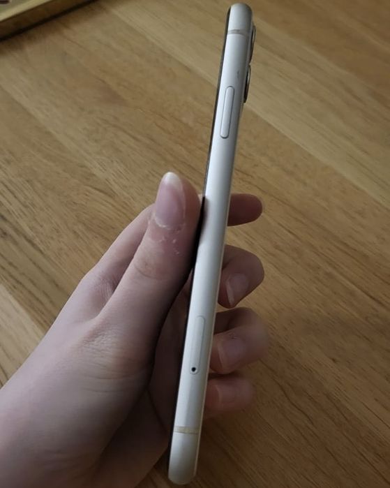 iPhone 11 64 gb stan praktycznie idealny
