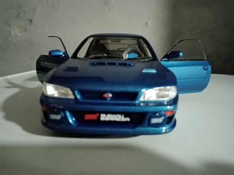 Miniaturas de carros 1.18