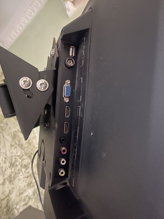 TOSHIBA телевізор 24 дюйм вхід під флешку ,тюнерТ2 ,антена ціна за все