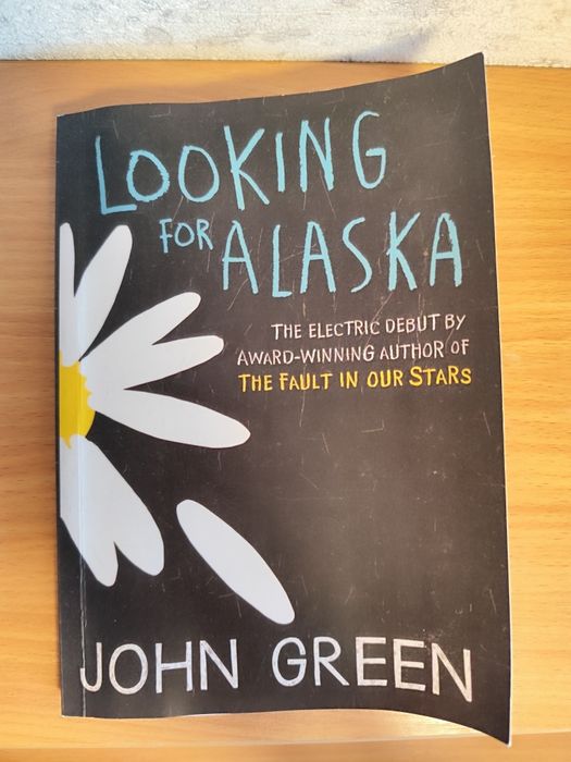 Книга англійською Looking for Alaska. John Green