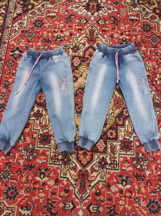 Гарні джинси на дівчинку