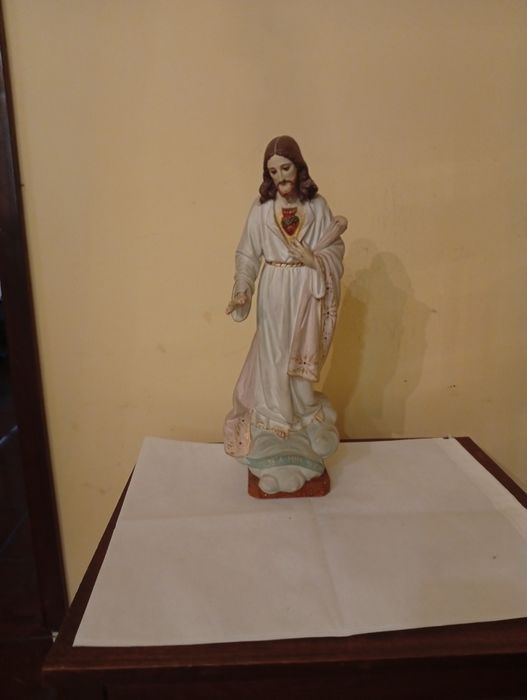 Cristo em louça  com 46,5cm