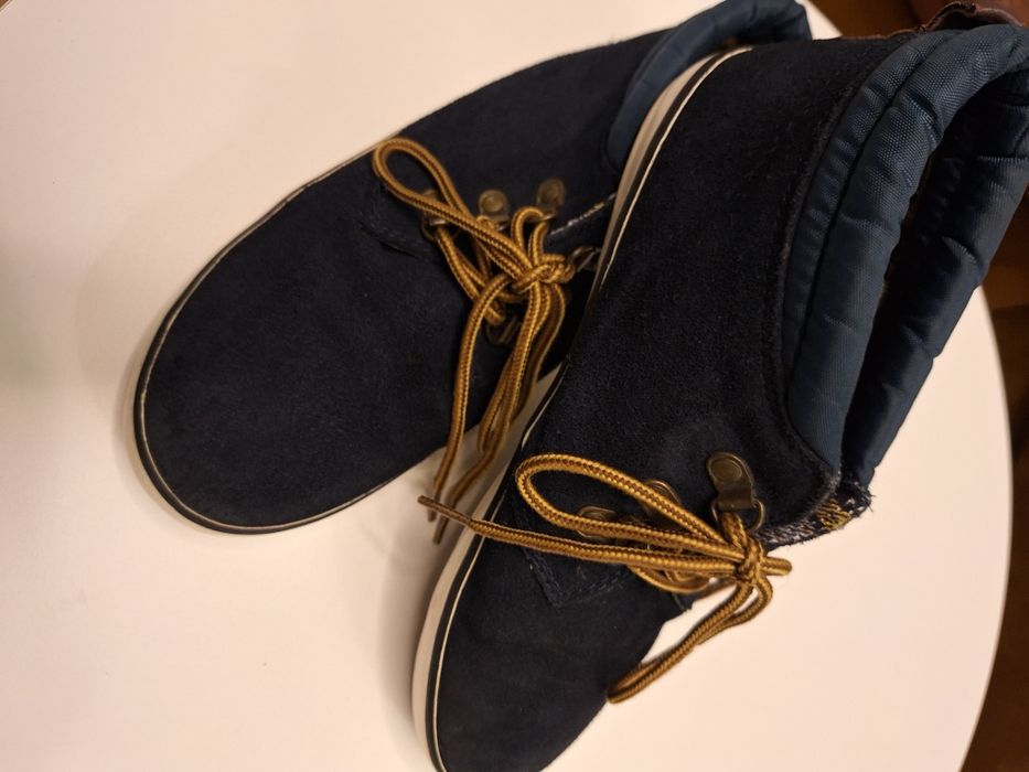 Zamszowr, wygodne sznurowane botki marki Next