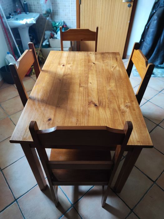 Conjunto de mesa + 4 cadeiras