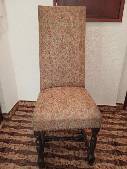 Cadeira de costas alta forrada