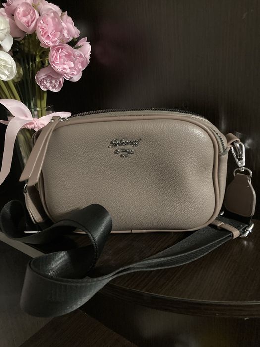 Продам сумочку жіночу в дуже гарному стані