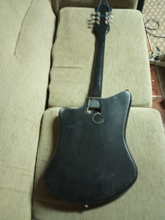 Guitarra elétrica rara russa