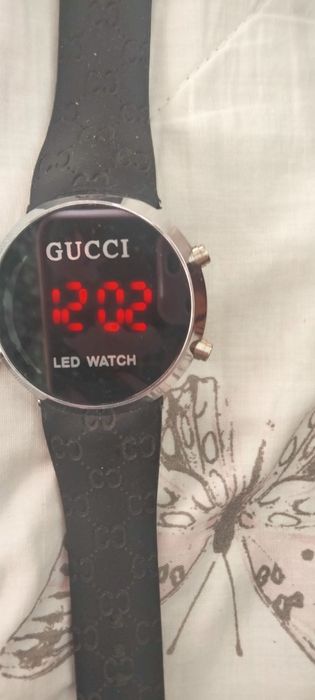 Продам часы gucci