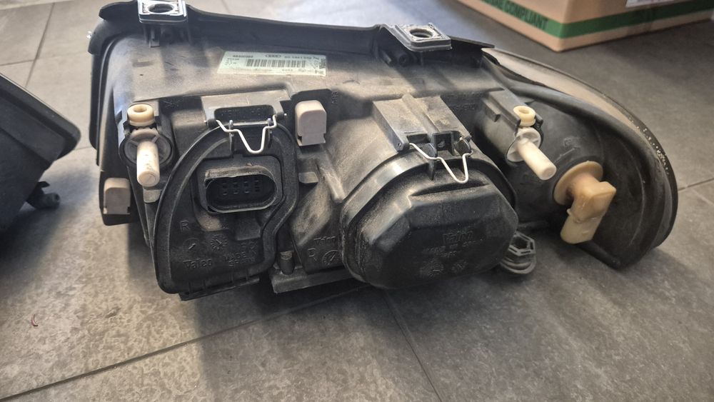 Farol Audi A4 (8D) restyling