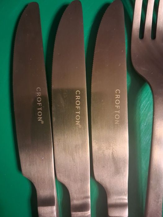 Sztućce Crofton, Złoty