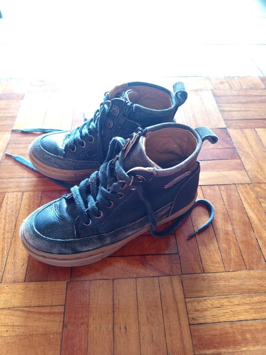Botas infantis  em bom estado