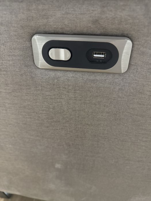 Sofa Chaise Longue Prada GPM com relax motorizado e USB. Com garantia