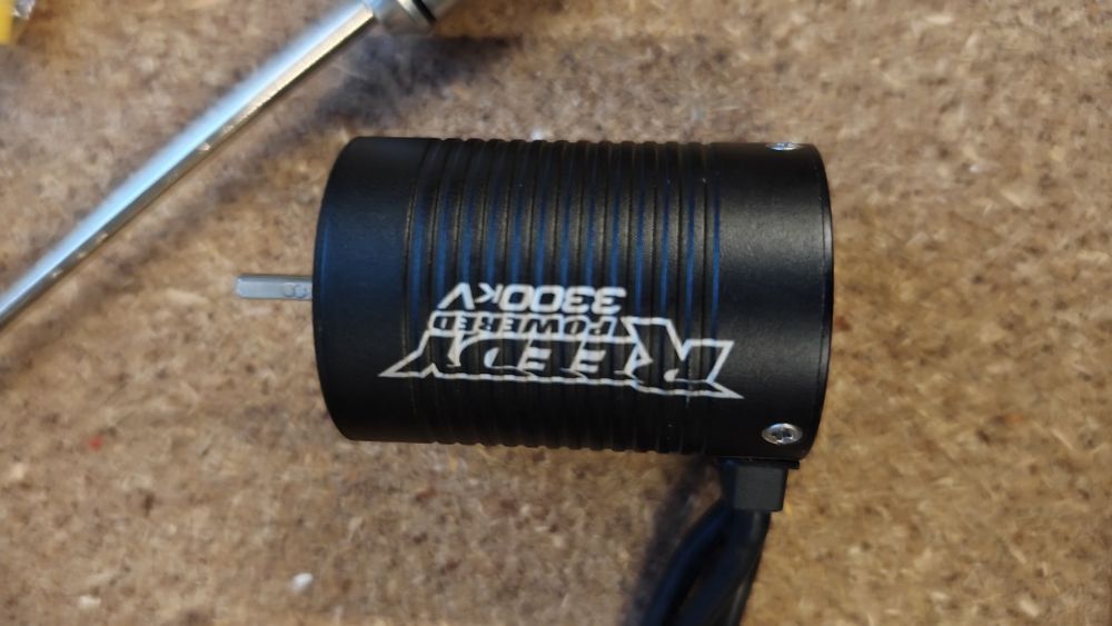 Silnik RC 3300 KV wałek 3.17mm Banan 3.5mm