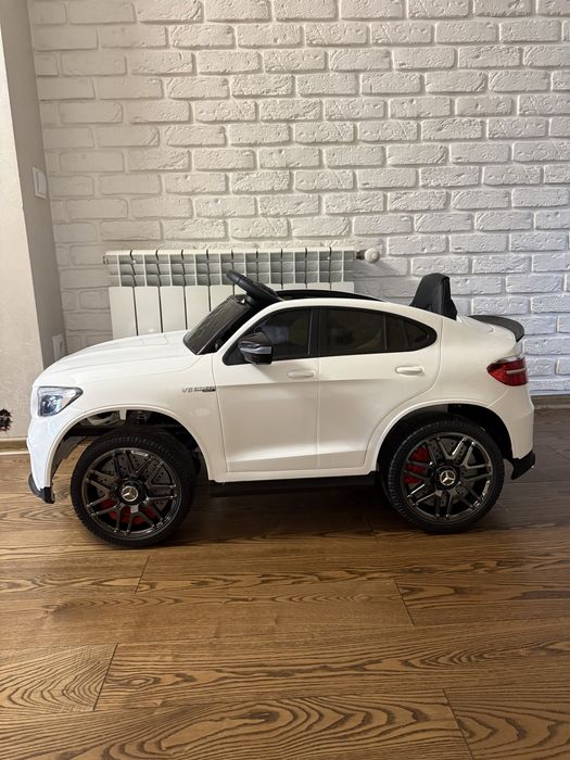 Авто на акамуляторі Mercedes GLC 63S біле
