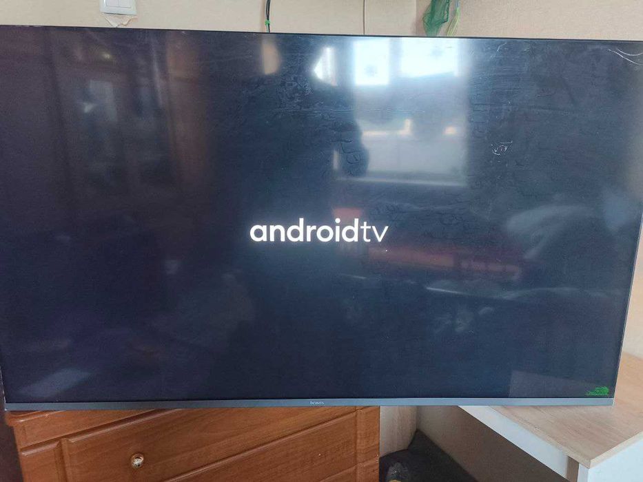 Bravis UHD-50M8000 Smart + T2