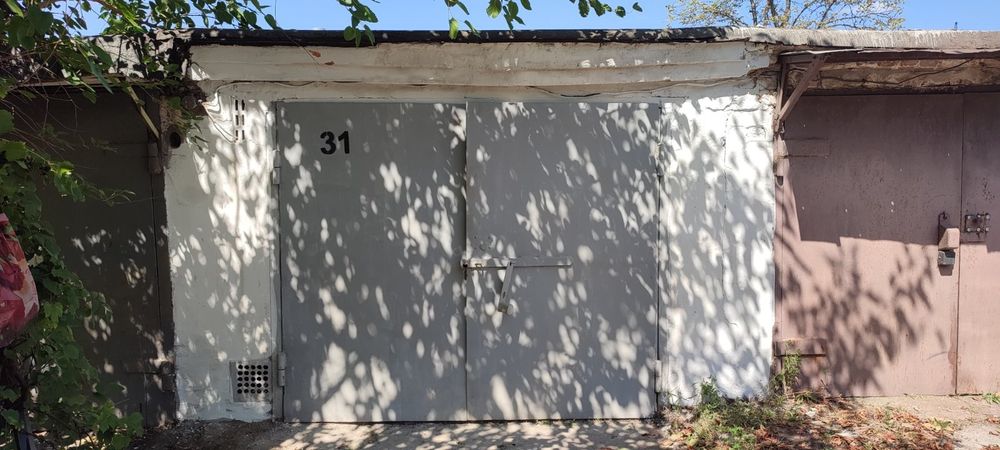 Продам гараж в кооперативі "Озерному"