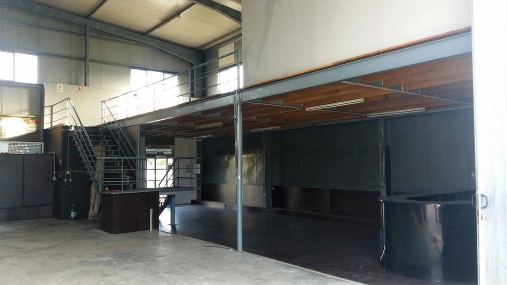 Pavilhão / Armazém - Arrendamento