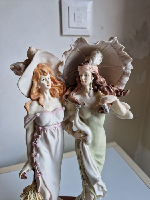 Estatueta com duas Damas Vintage