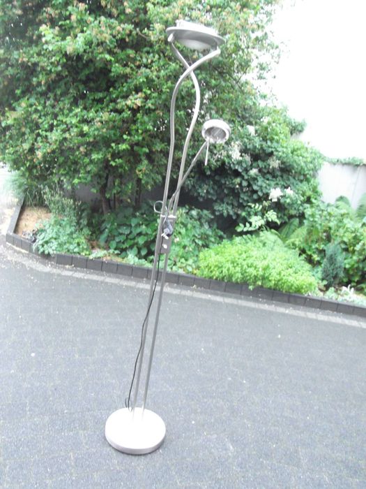 Lampa stojąca podłogowa