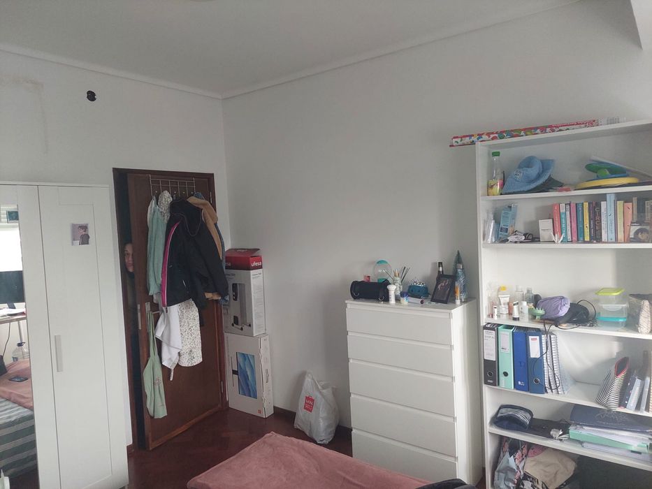 Quarto a 5 min a pé da UA (entrada imediata)