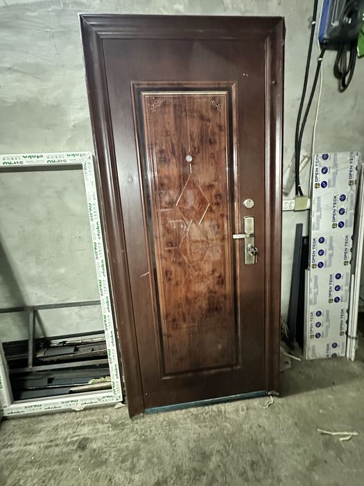 Двері вхідні металеві