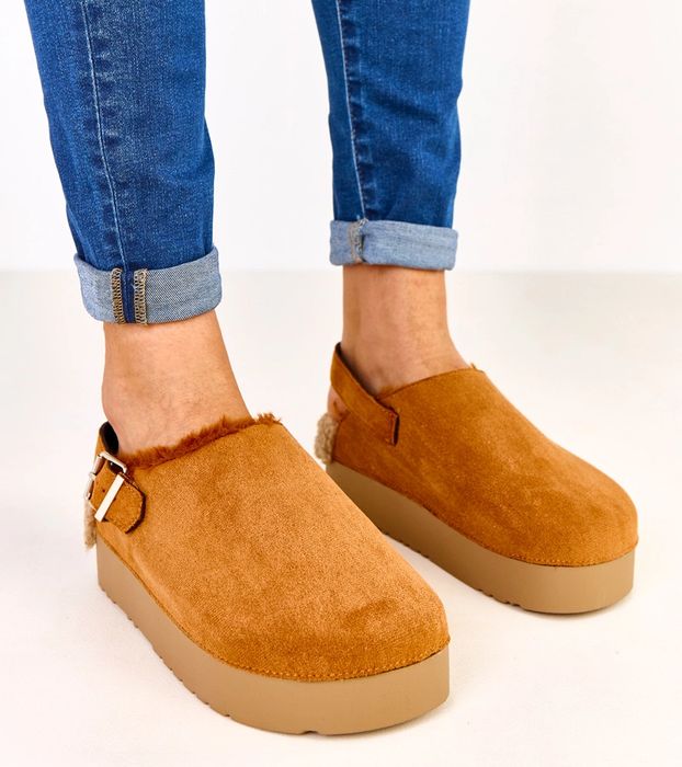 Brązowe zabudowane kapcie ze sprzączką Berley