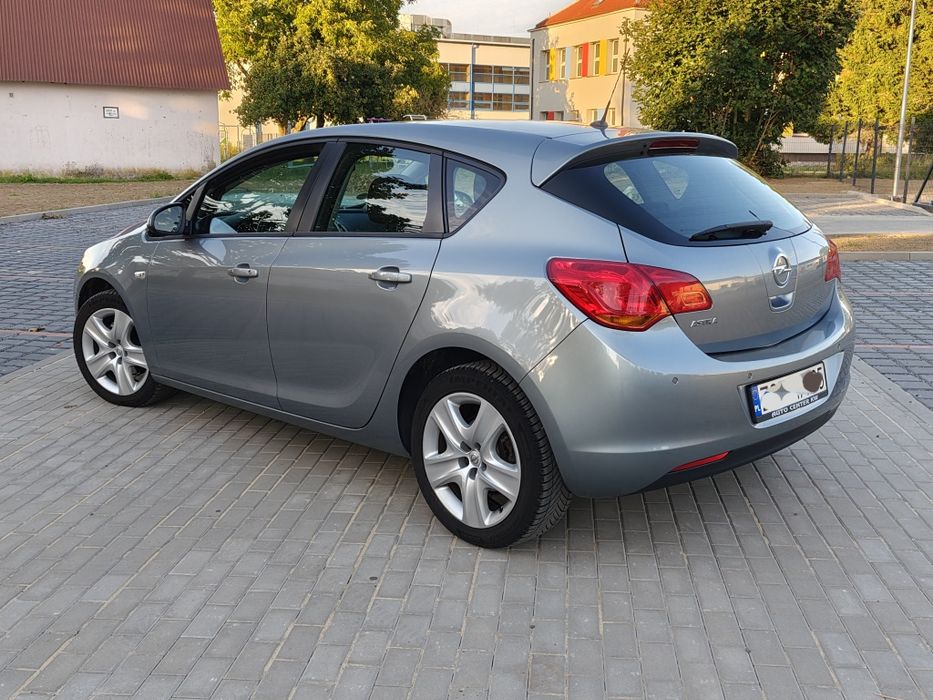 Astra J 1.6 benzyna 115km.