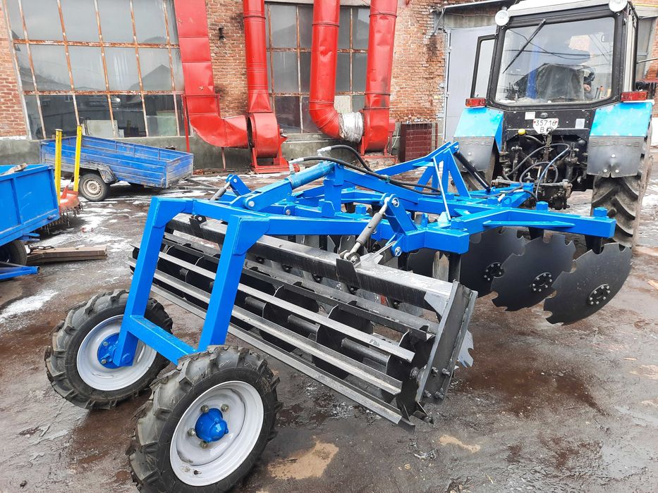 Культиватор причіпний КПГ-2,5 є навісний варіант. Борона дискова.