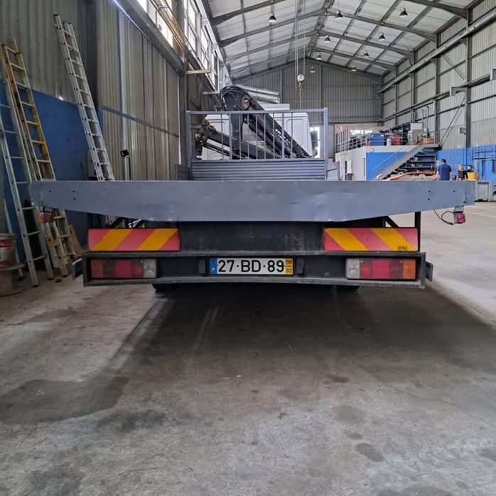 Camião MAN com grua - Bom estado