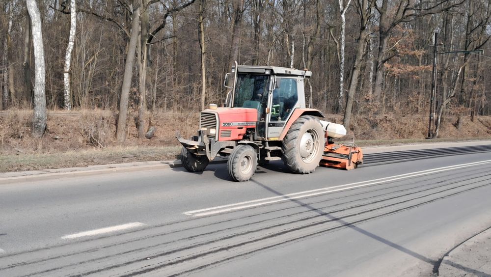 Wynajem ciagnika uslugi zamiatarka beczkowozem