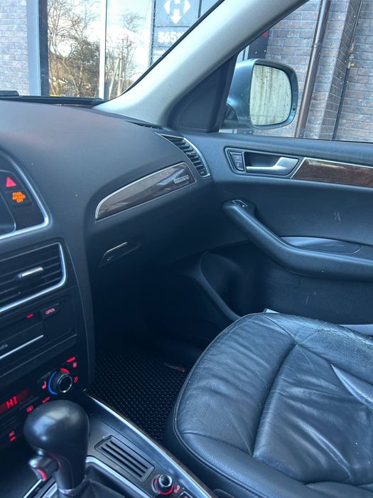 Надійний повнопривідний кросовер Audi Q5 Quattro