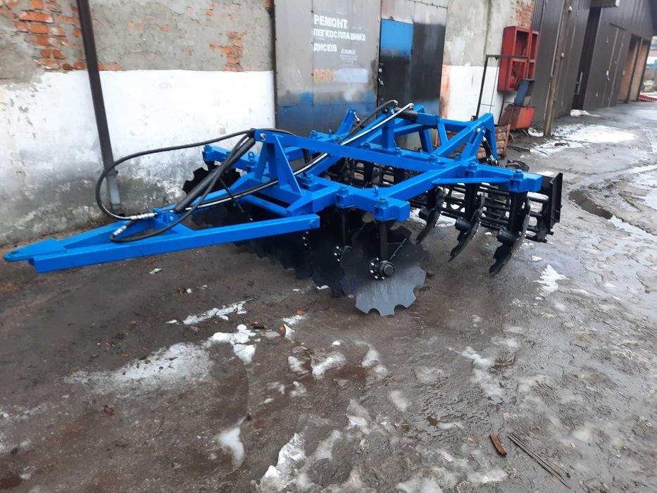 Культиватор причіпний КПГ-2,5 є навісний варіант. Борона дискова.