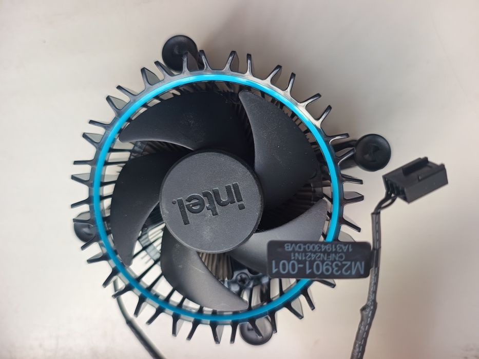 Продам кулер Intel б/в