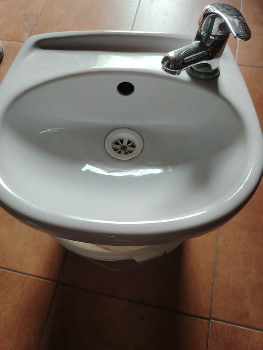 Umywalka z baterią