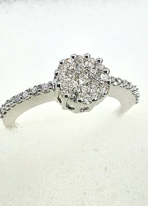 Прекрасное золотое кольцо с бриллиантами просто блеск 585 проба р15,8