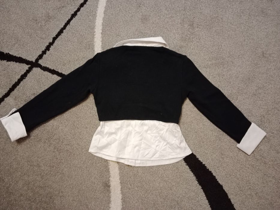 Koszula biała z bawełnianą bluzą na wierzchu