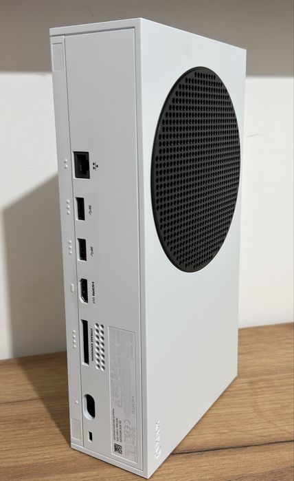 Xbox Series S 512GB  + 2 comandos + vários acessórios