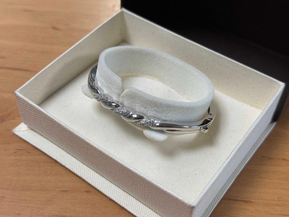 Piękna srebrna bransoletka bangle APART