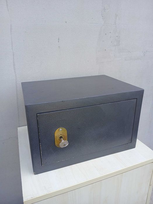 Продам сейфи вживані
